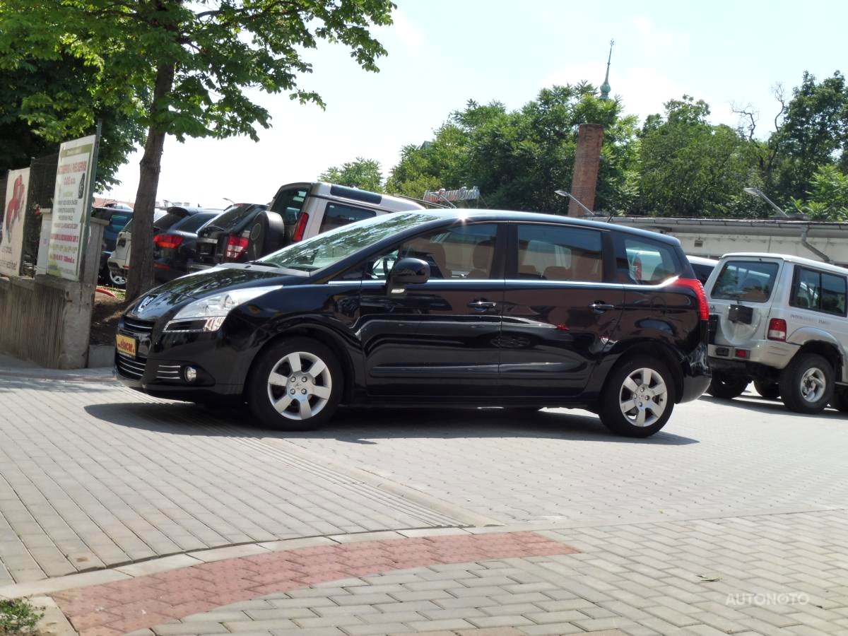 Peugeot 5008, 2010 - celkový pohled