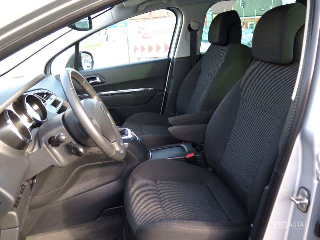 Peugeot 5008, 2011 - pohled č. 11