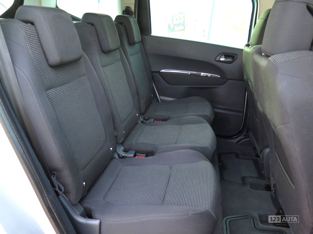 Peugeot 5008, 2011 - pohled č. 14