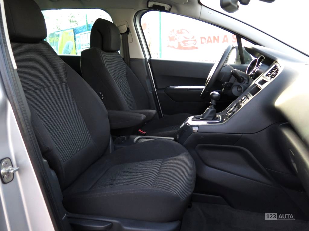 Peugeot 5008, 2011 - pohled č. 15