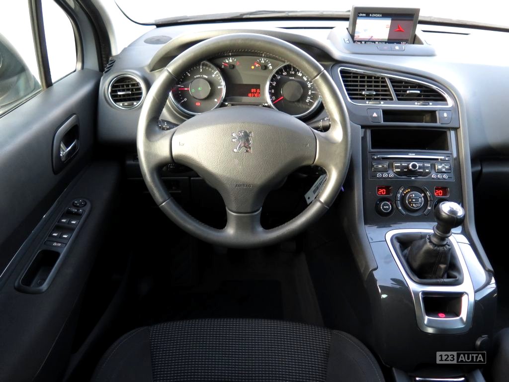 Peugeot 5008, 2011 - pohled č. 16