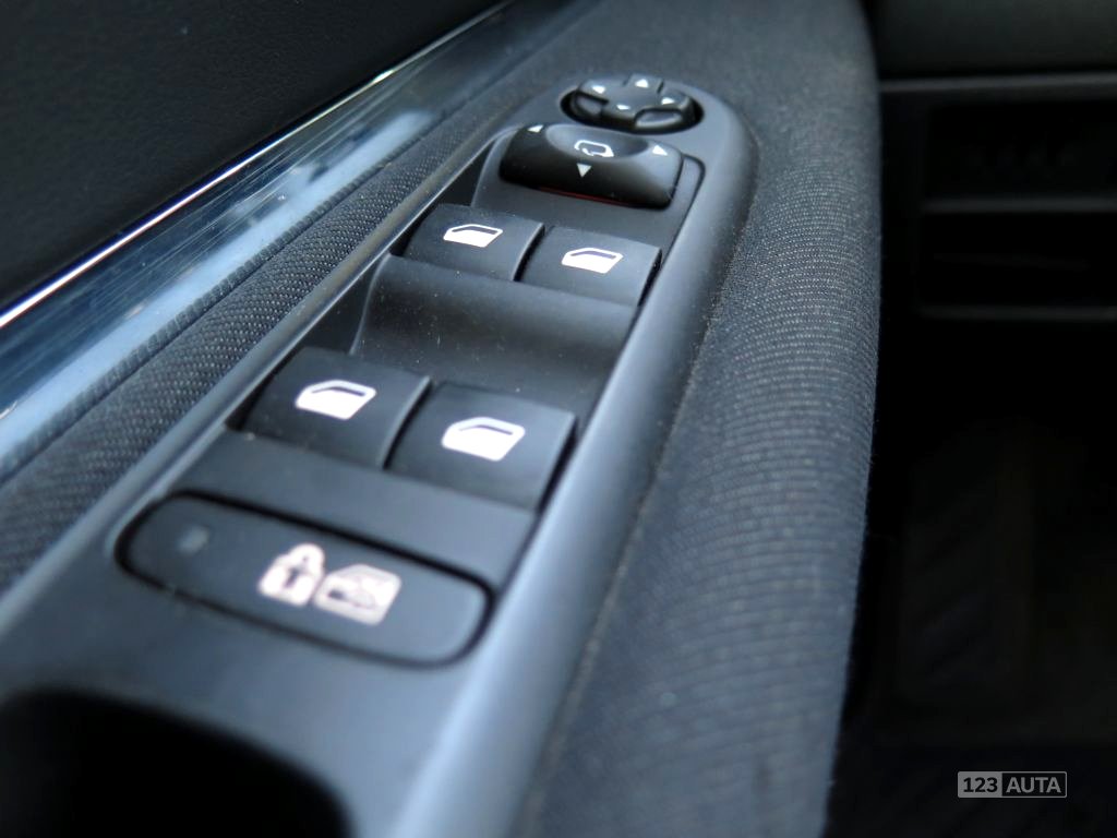 Peugeot 5008, 2011 - pohled č. 18