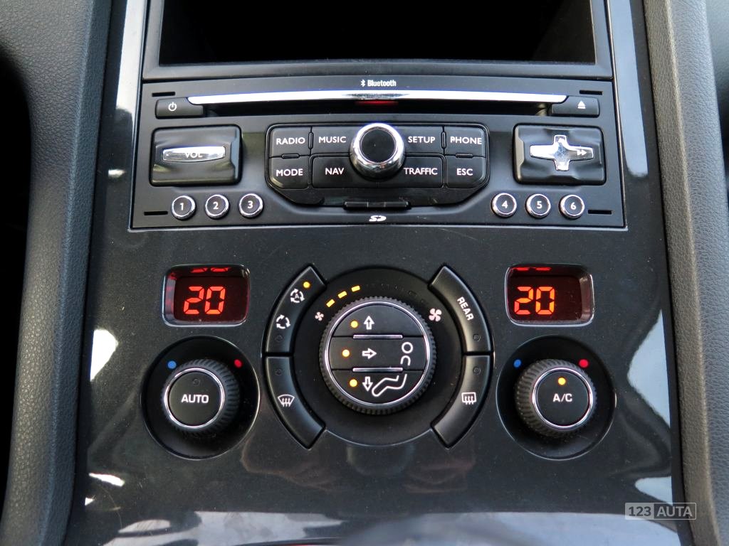 Peugeot 5008, 2011 - pohled č. 22