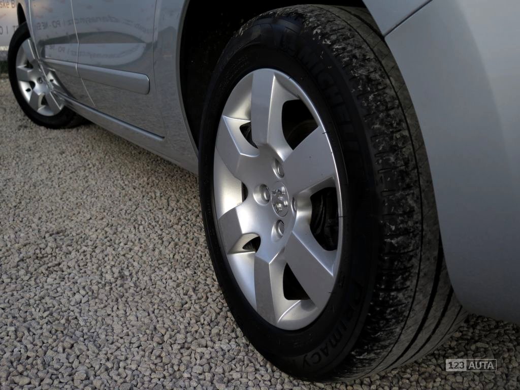 Peugeot 5008, 2011 - pohled č. 24