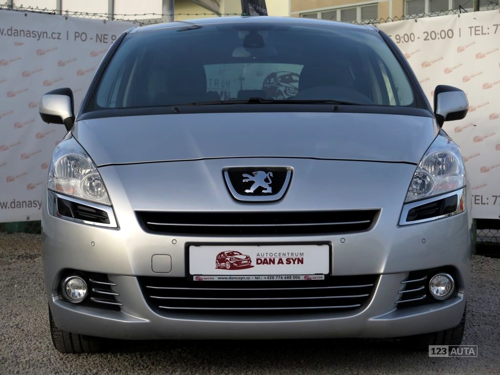 Peugeot 5008, 2011 - pohled č. 3