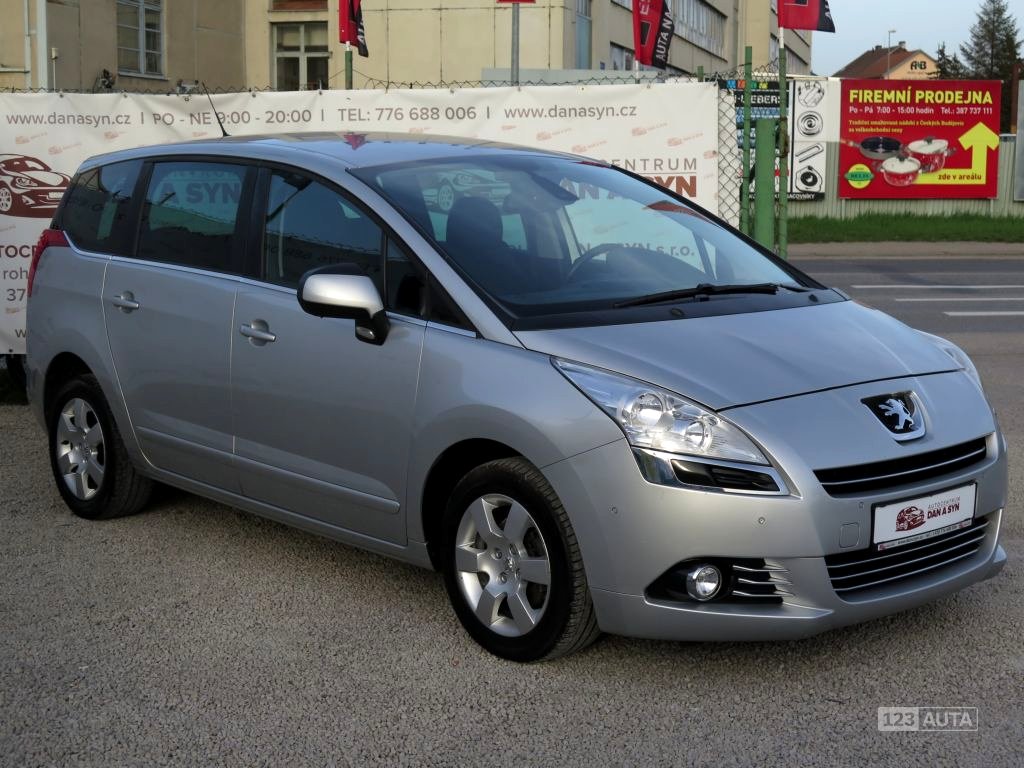 Peugeot 5008, 2011 - pohled č. 4