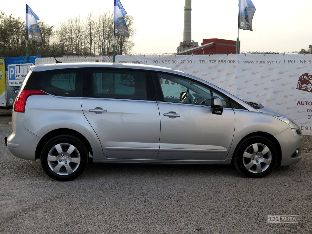 Peugeot 5008, 2011 - pohled č. 6