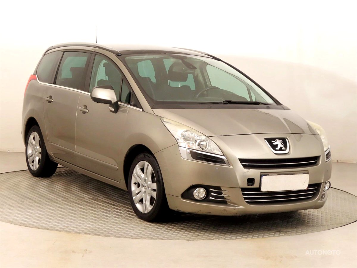 Peugeot 5008, 2011 - celkový pohled