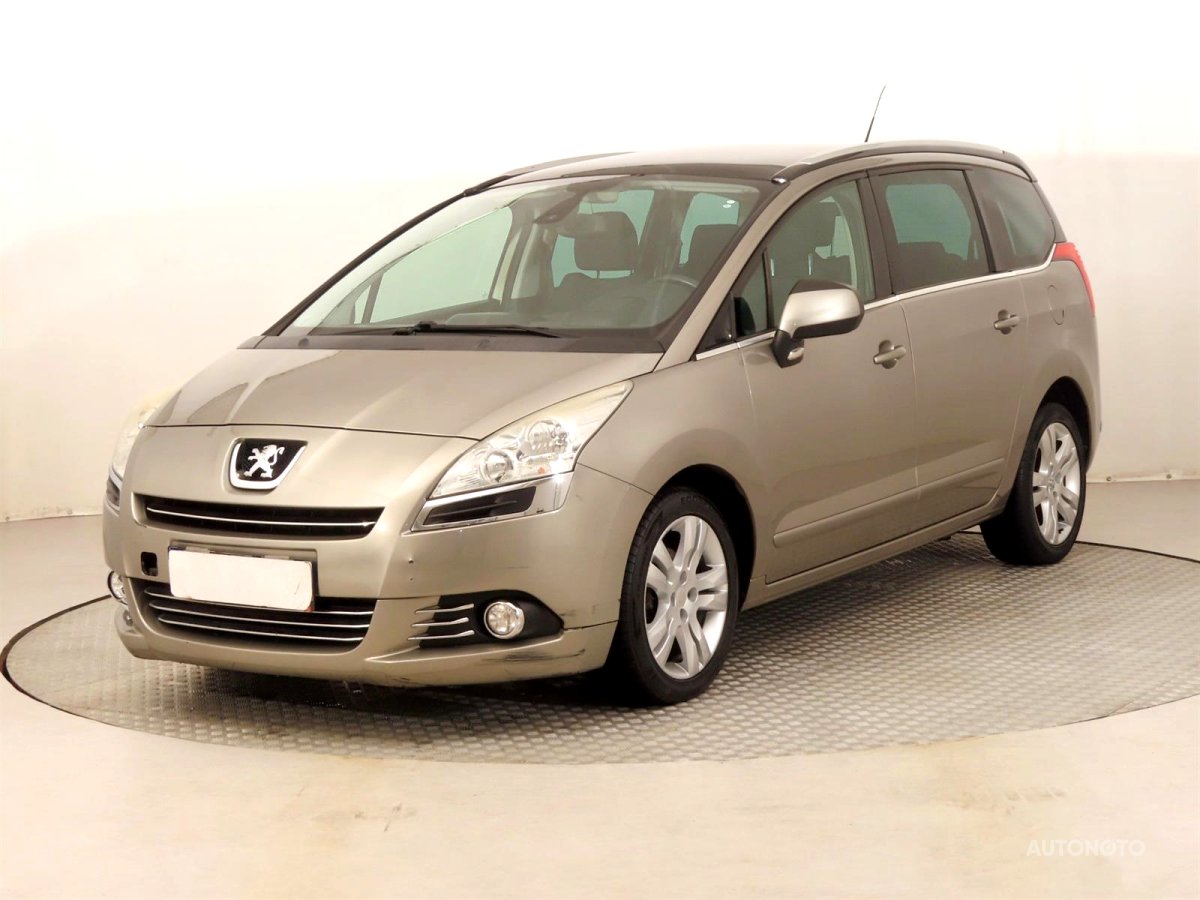 Peugeot 5008, 2011 - pohled č. 3