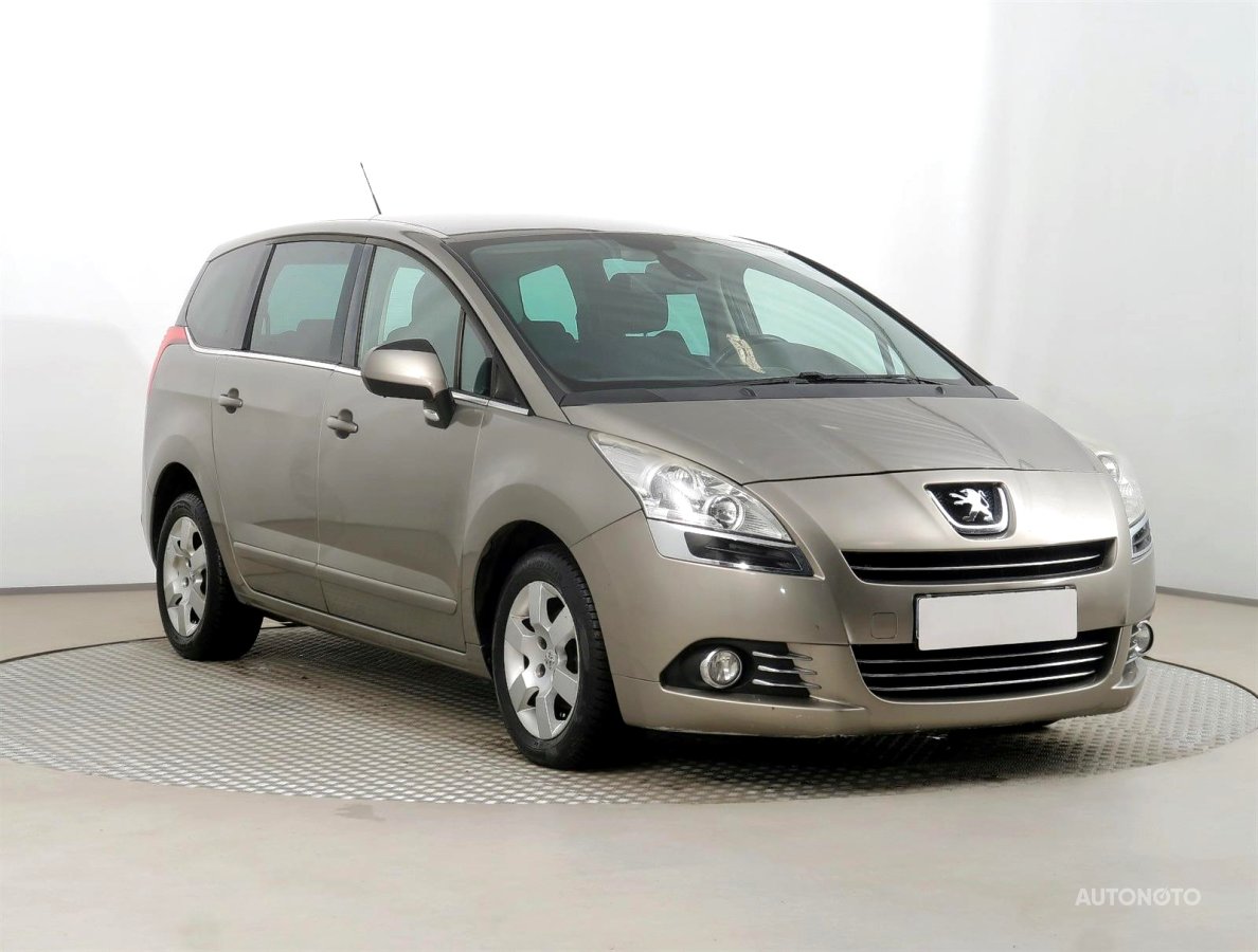 Peugeot 5008, 2012 - celkový pohled