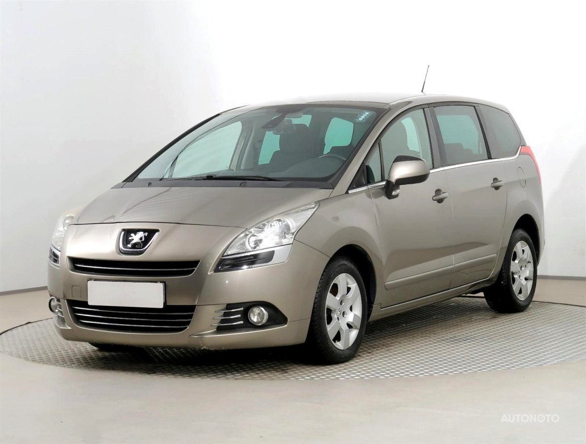 Peugeot 5008, 2012 - pohled č. 3