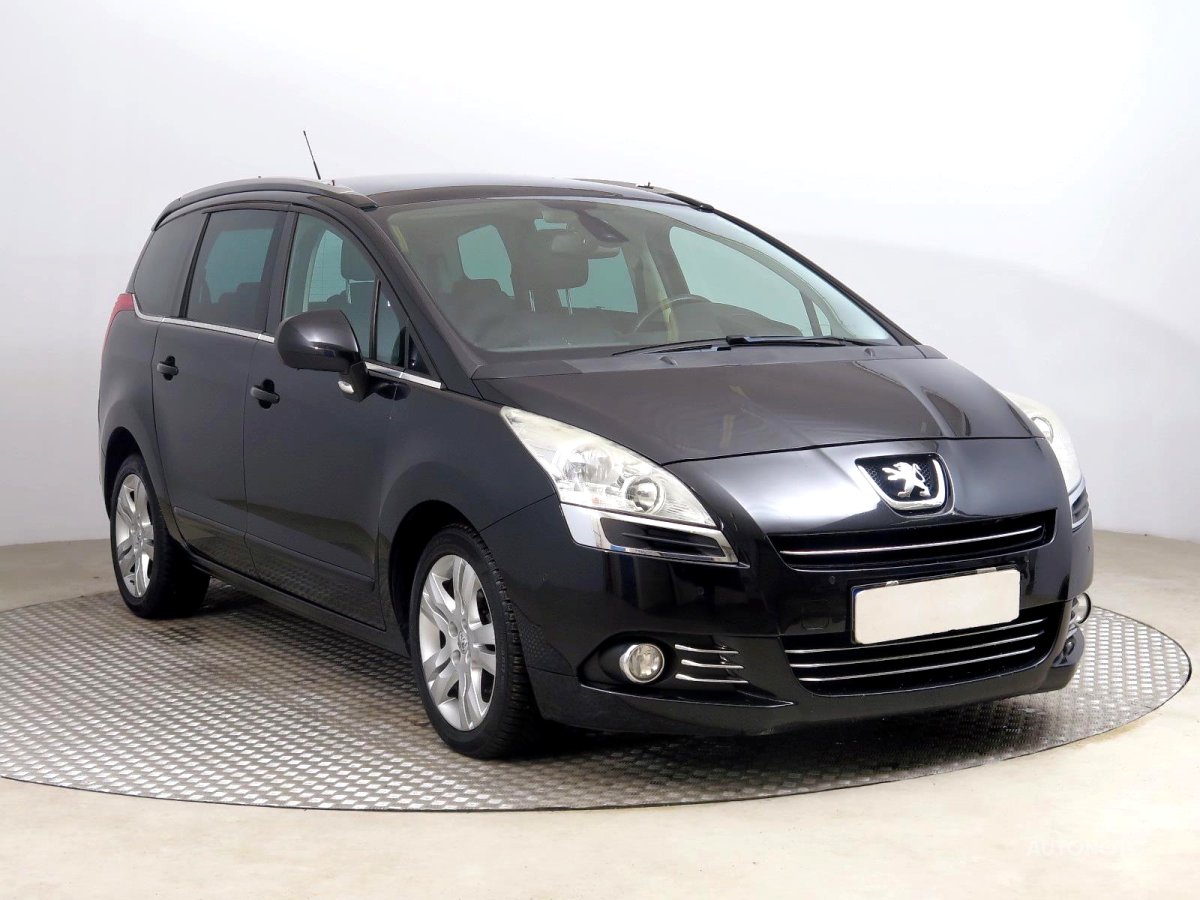 Peugeot 5008, 2012 - celkový pohled