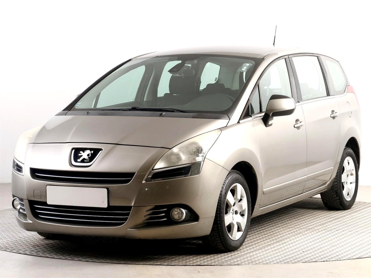 Peugeot 5008, 2011 - pohled č. 3