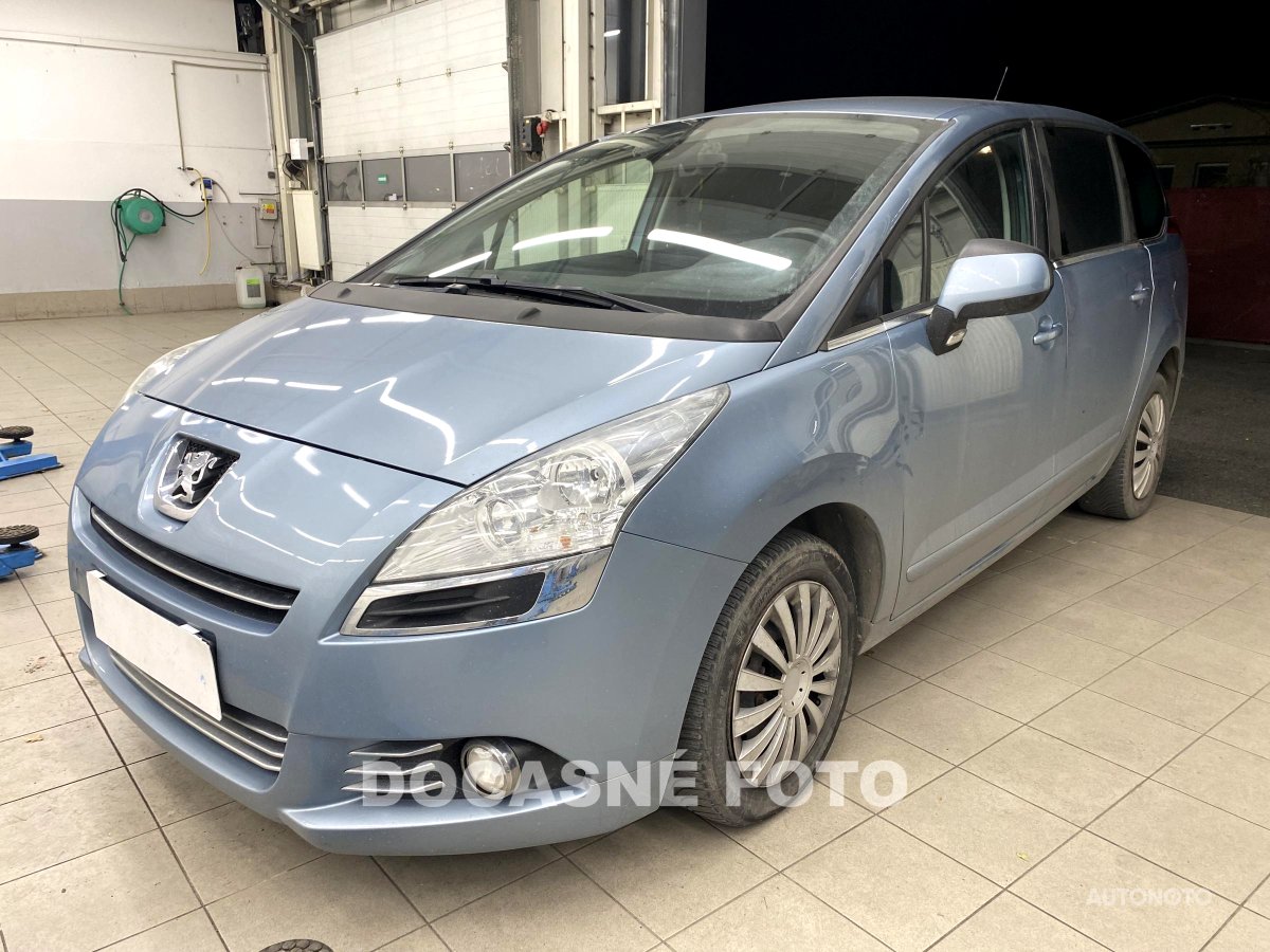 Peugeot 5008, 2013 - celkový pohled