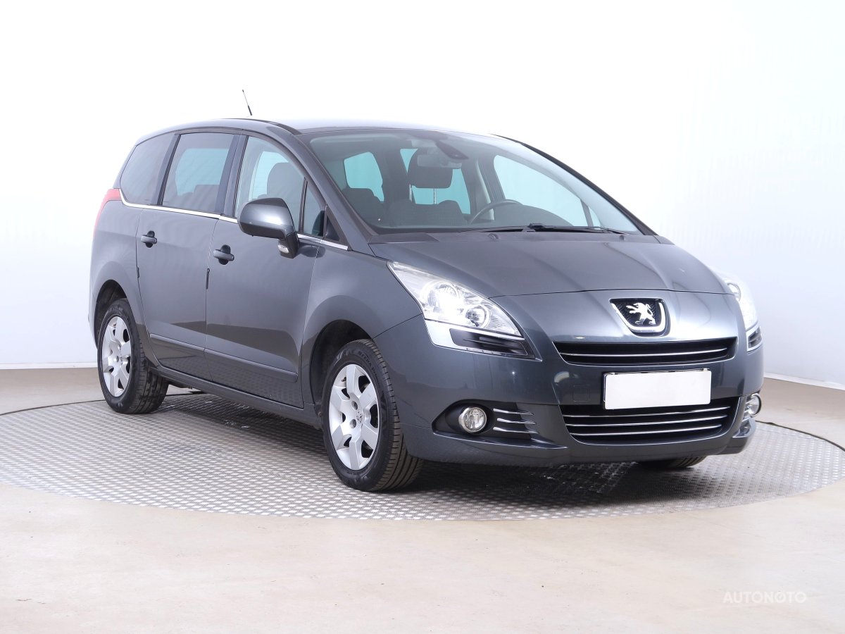 Peugeot 5008, 2013 - celkový pohled