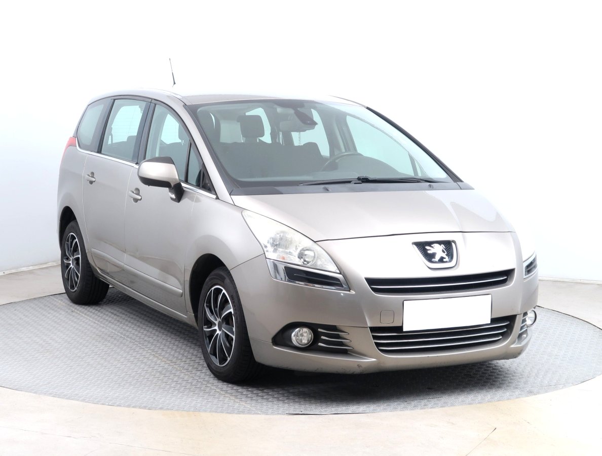 Peugeot 5008, 2012 - celkový pohled