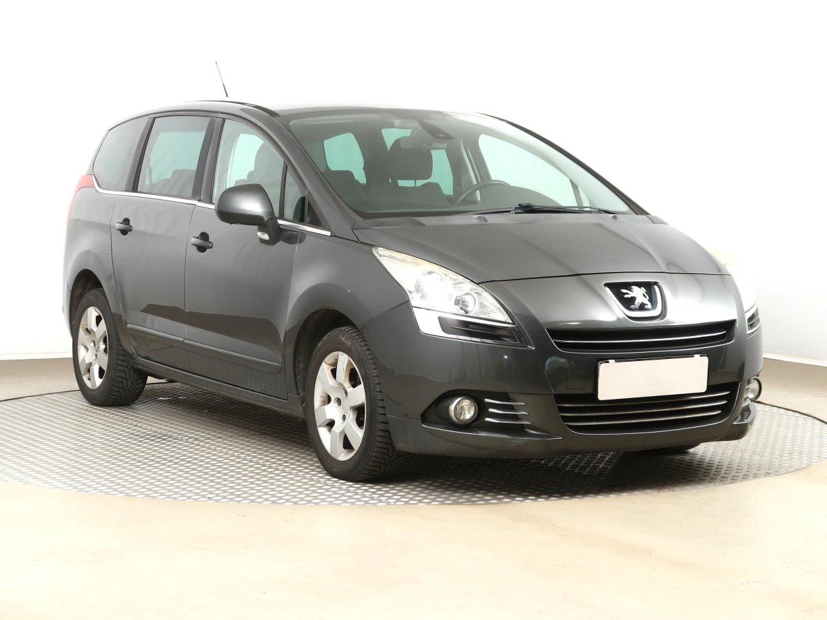 Peugeot 5008, 2012 - celkový pohled