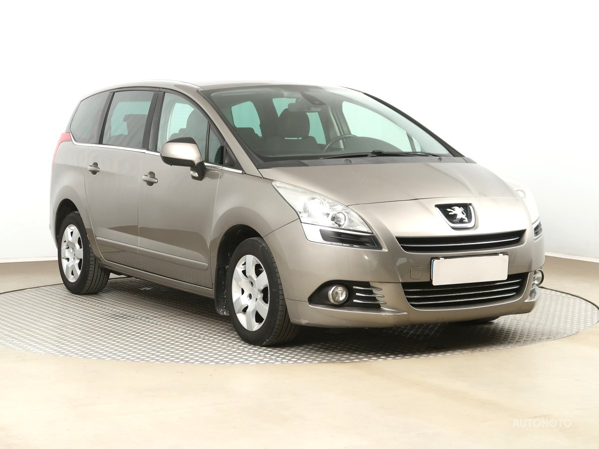 Peugeot 5008, 2012 - celkový pohled