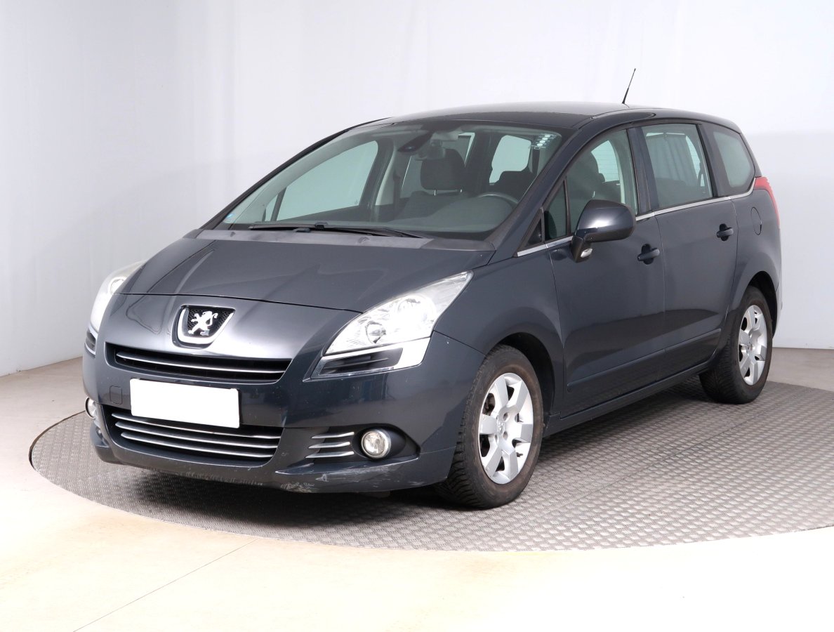 Peugeot 5008, 2011 - pohled č. 3