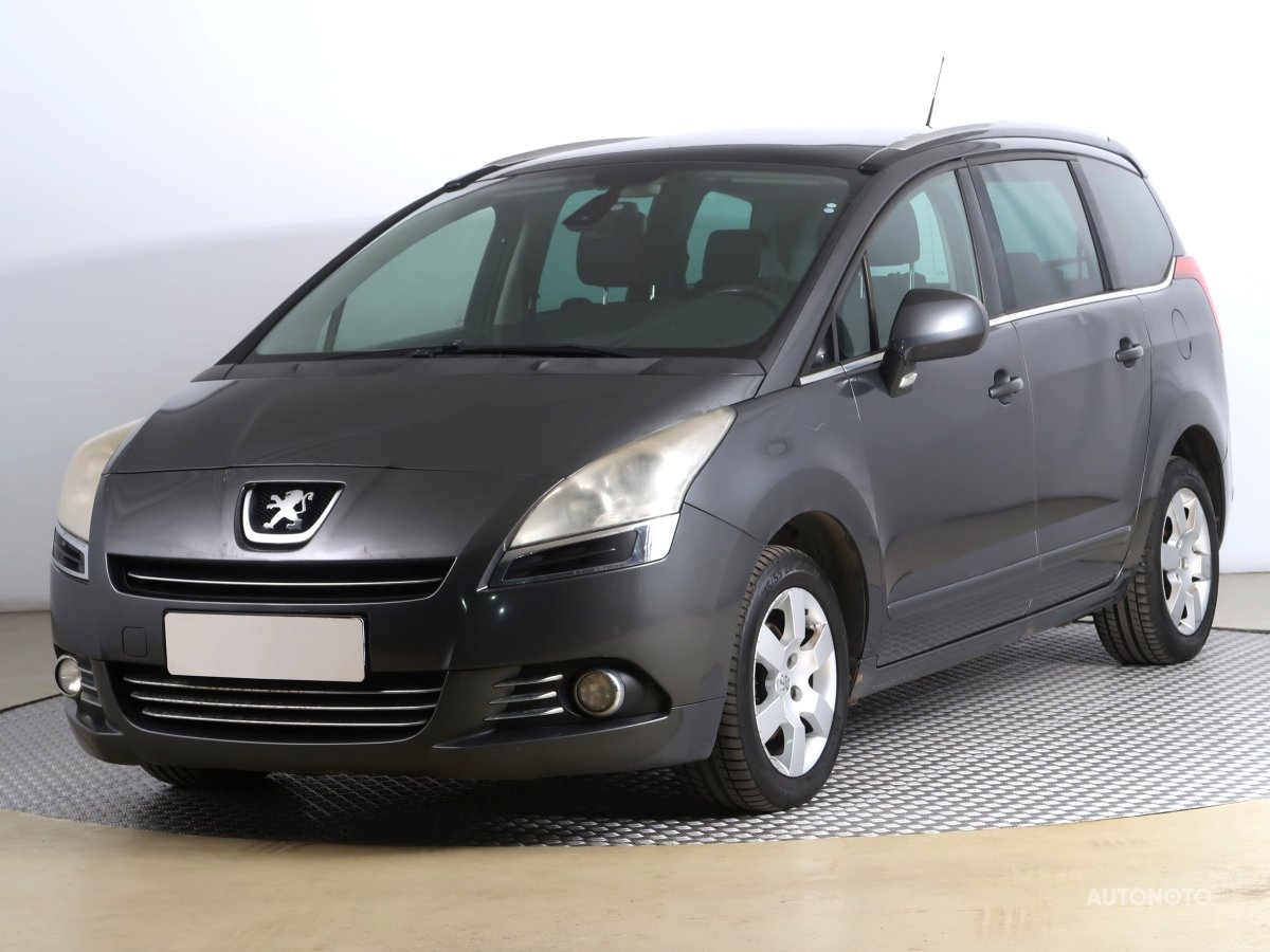 Peugeot 5008, 2012 - pohled č. 3