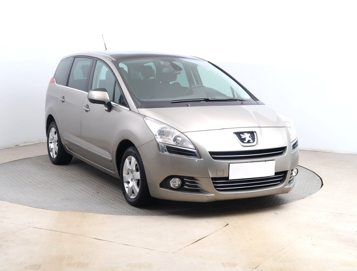 Peugeot 5008, 2011 - celkový pohled