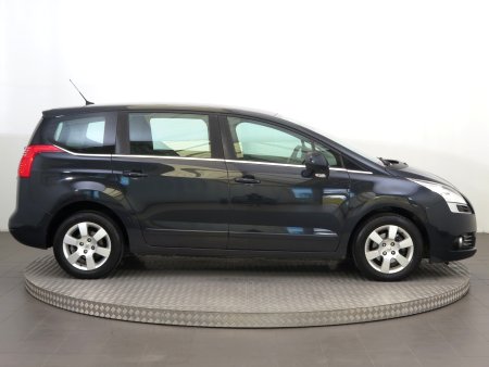 Peugeot 5008, 2011 - pohled č. 8
