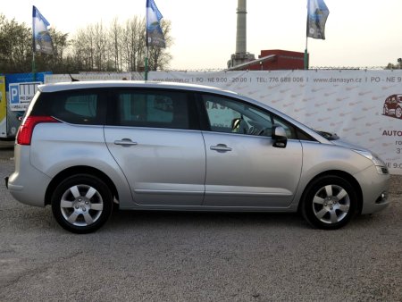 Peugeot 5008, 2011 - pohled č. 6