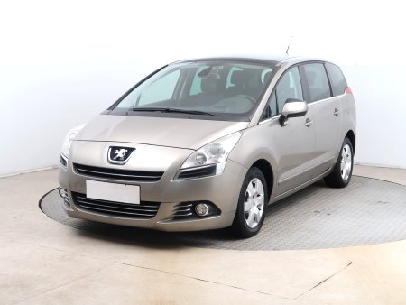 Peugeot 5008, 2011 - pohled č. 3