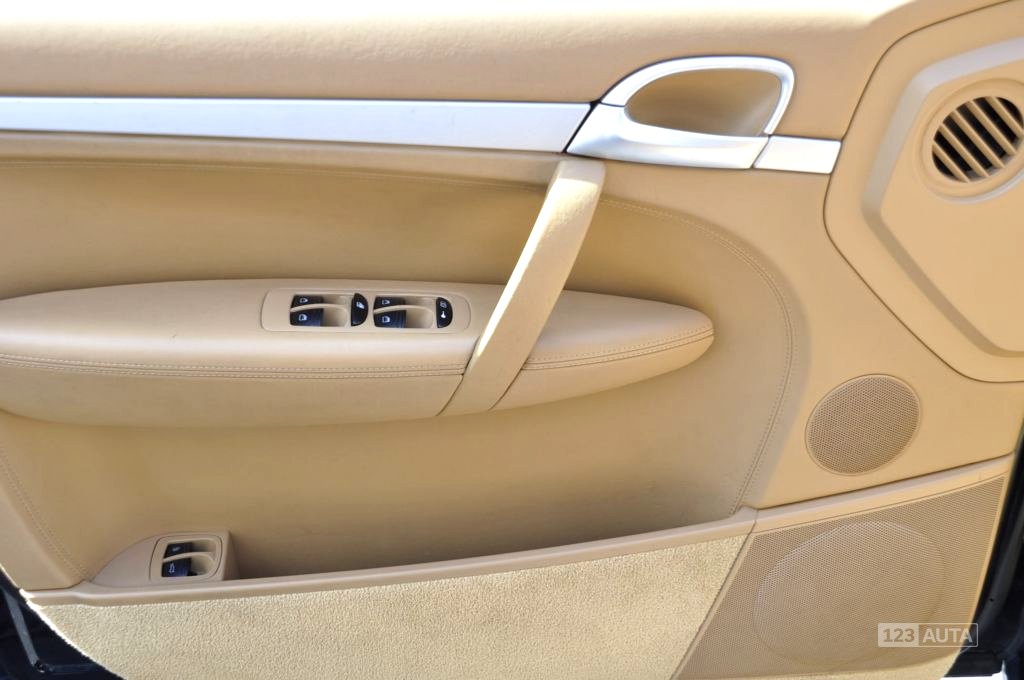 Porsche Cayenne, 2005 - pohled č. 3