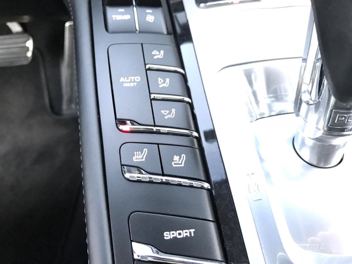 Porsche Panamera, 2012 - pohled č. 13