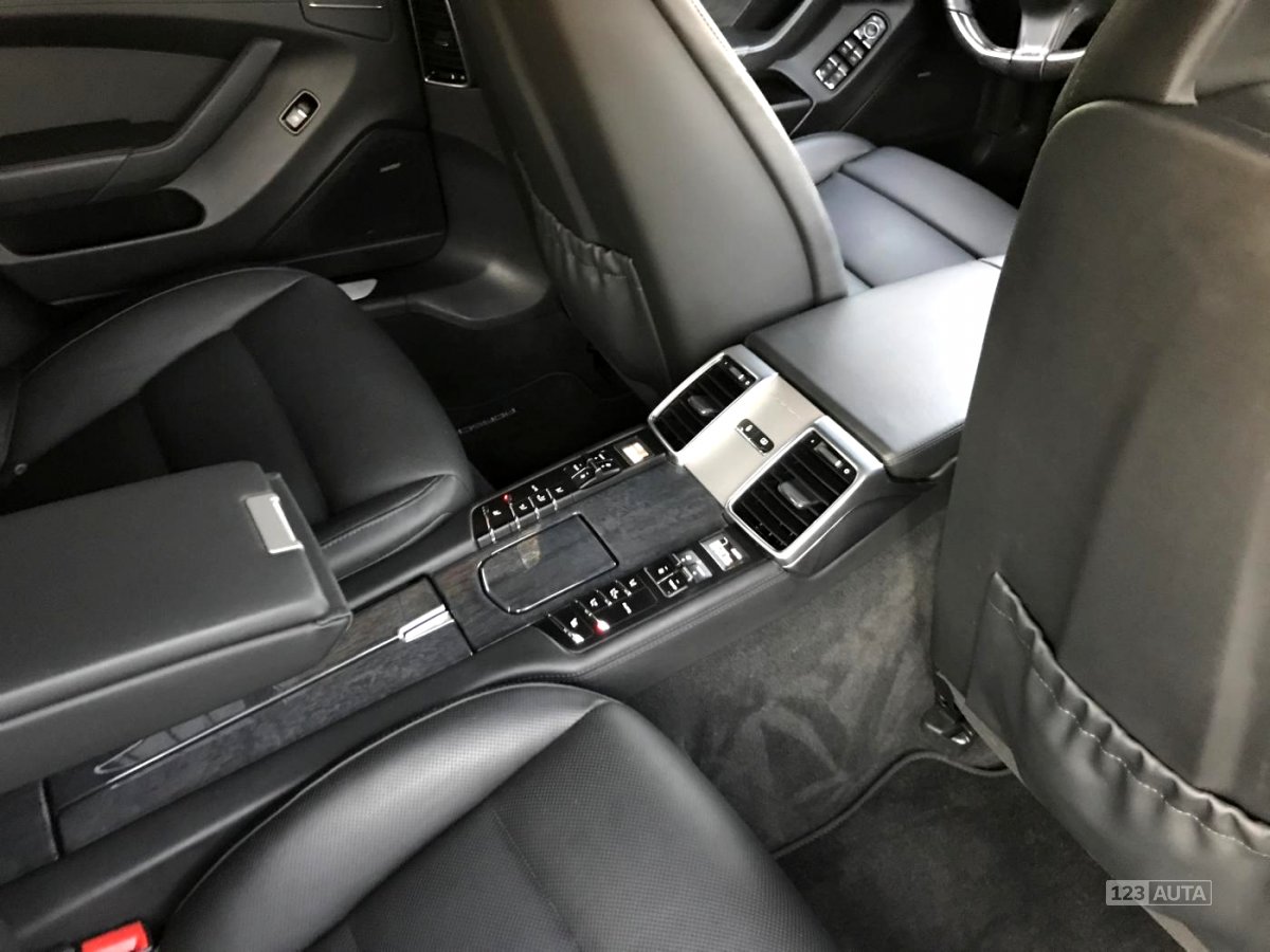 Porsche Panamera, 2012 - pohled č. 17