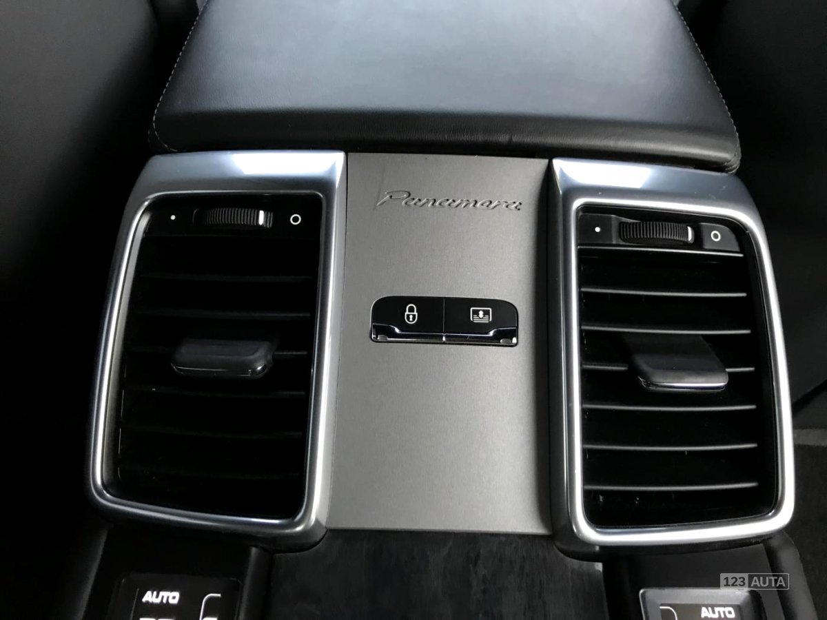 Porsche Panamera, 2012 - pohled č. 19