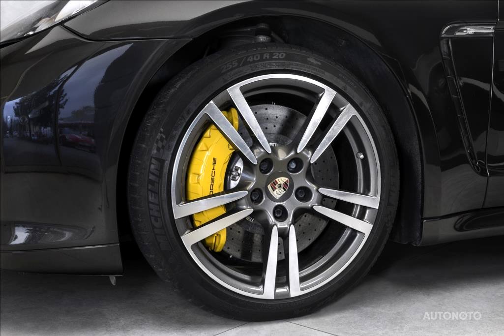Porsche Panamera, 2012 - pohled č. 3
