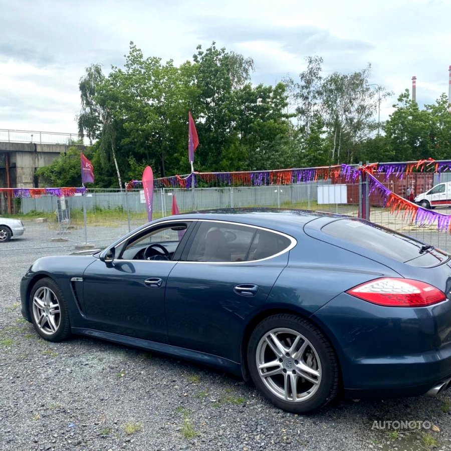 Porsche Panamera, 2011 - pohled č. 3