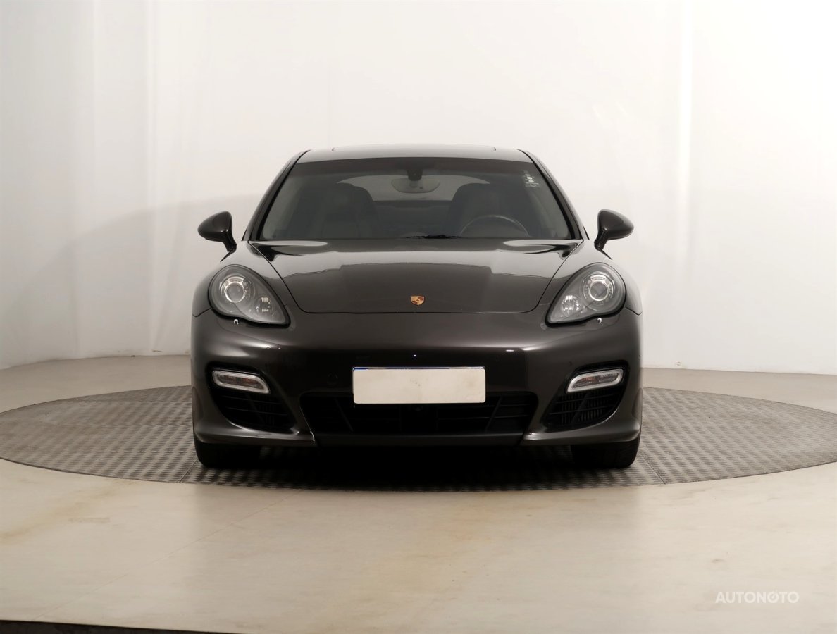 Porsche Panamera, 2011 - pohled č. 2