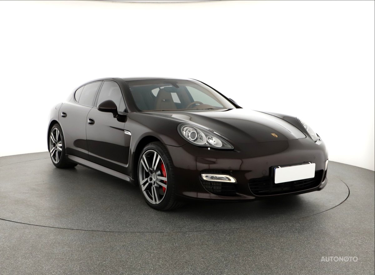 Porsche Panamera, 2010 - celkový pohled