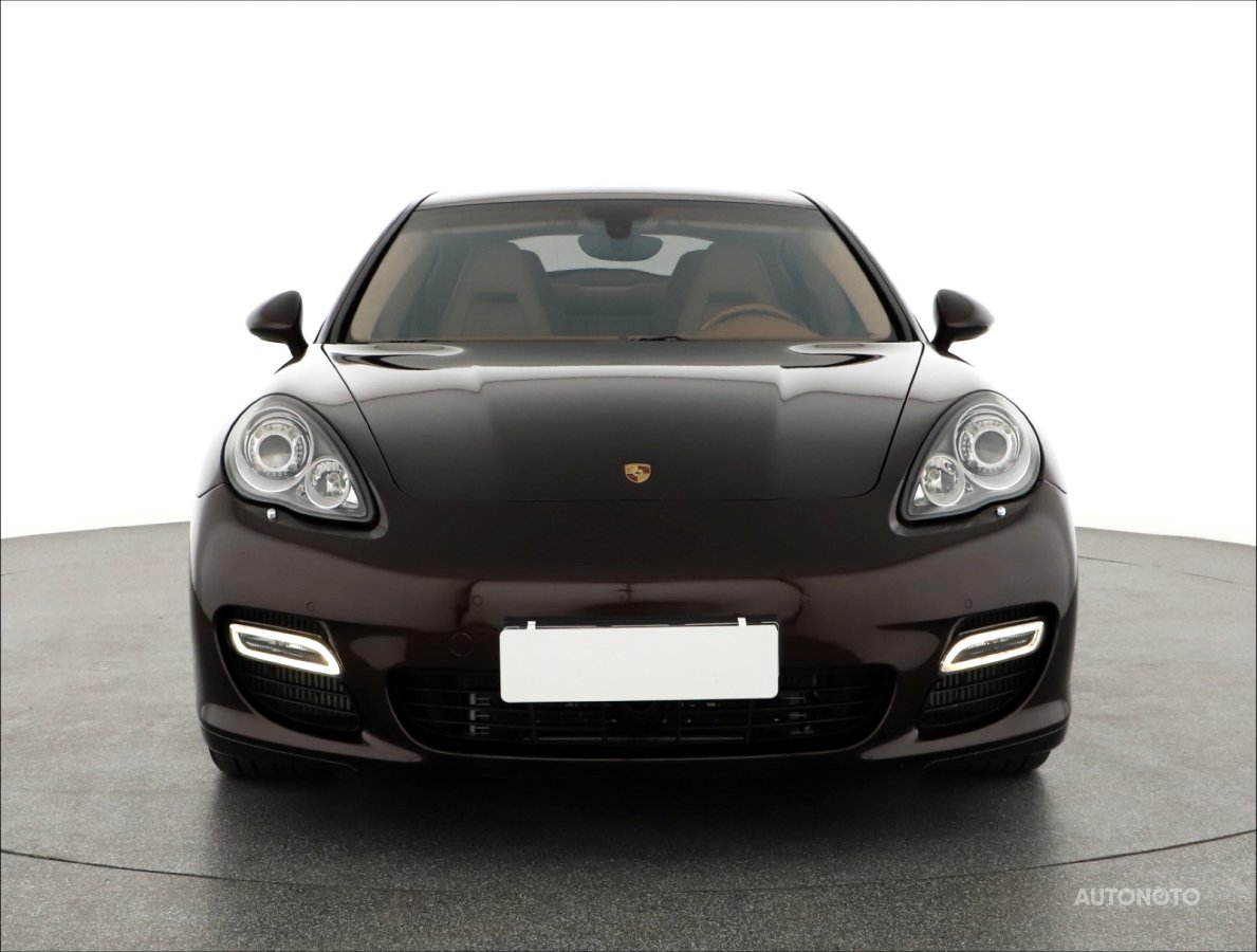 Porsche Panamera, 2010 - pohled č. 2