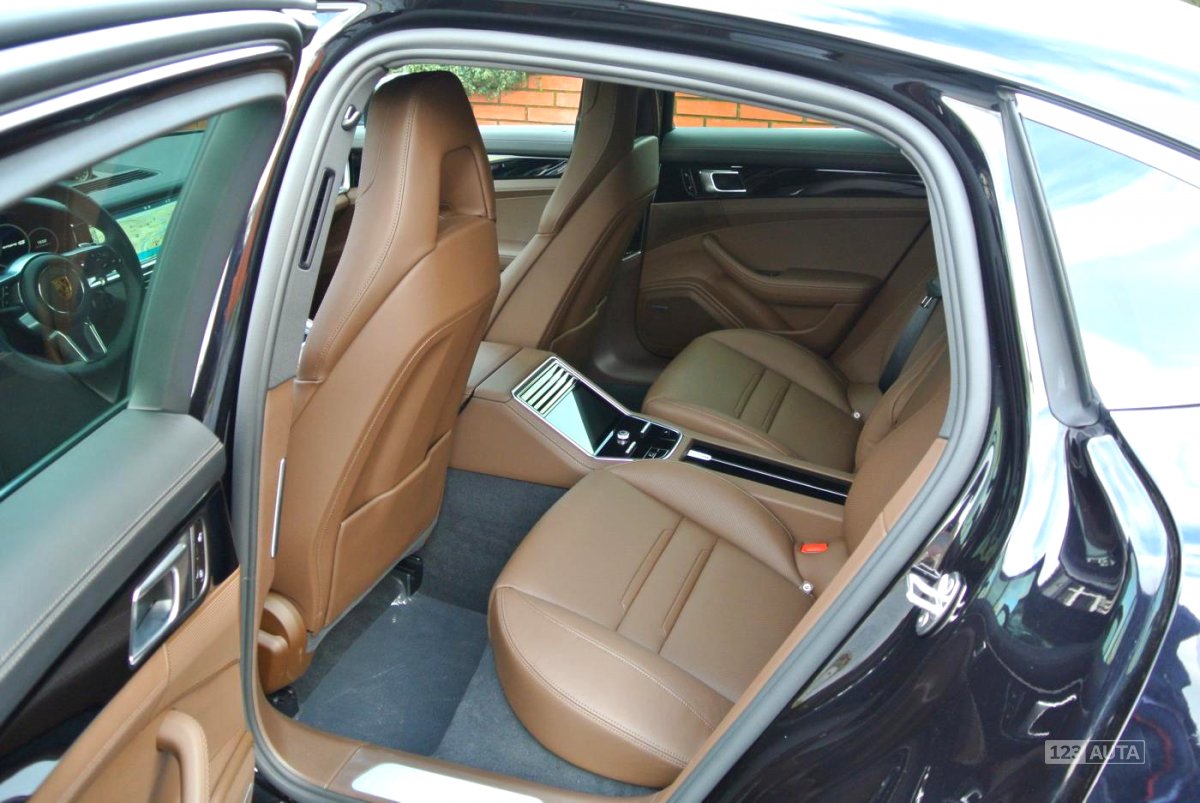 Porsche Panamera, 2017 - pohled č. 11