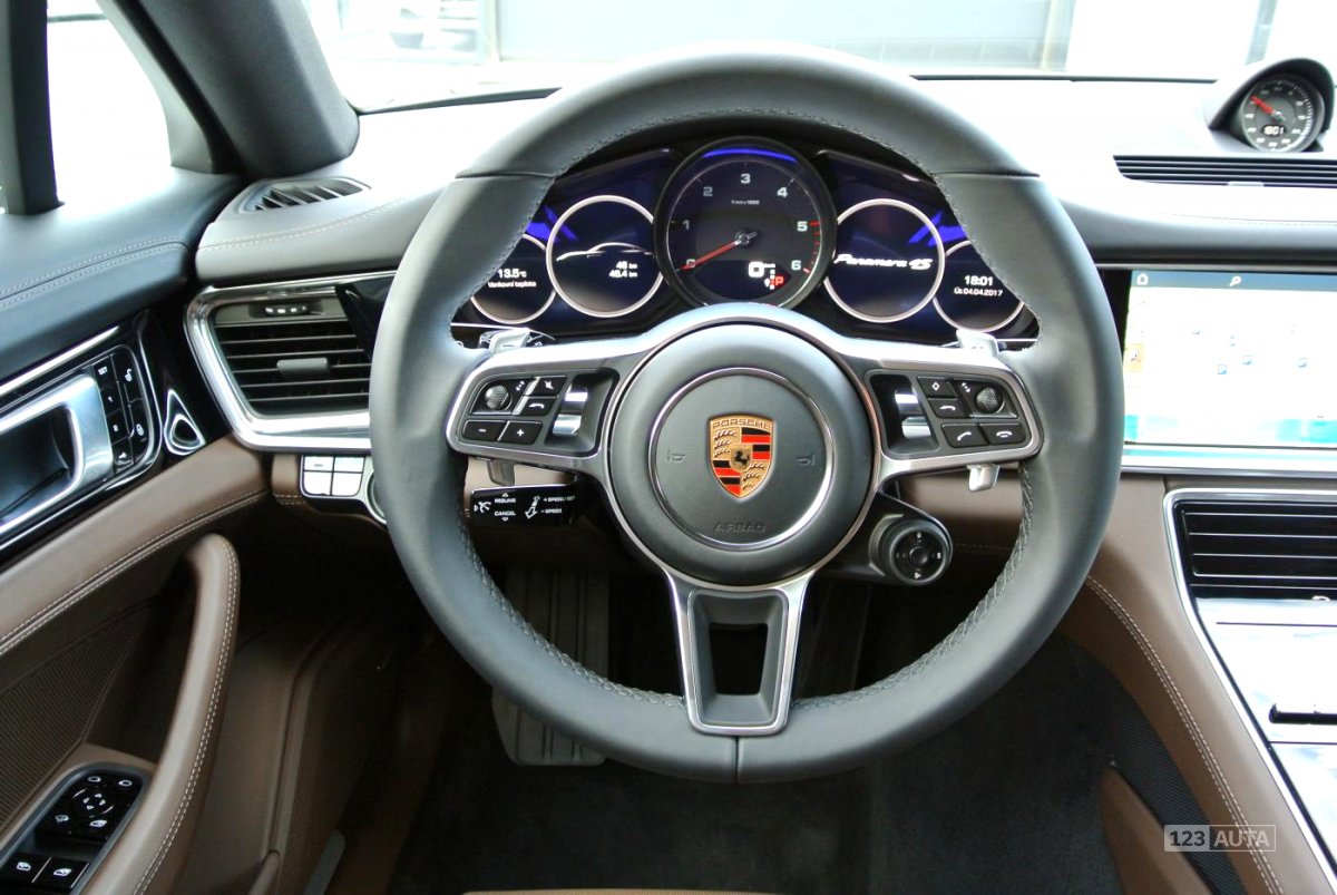 Porsche Panamera, 2017 - pohled č. 12