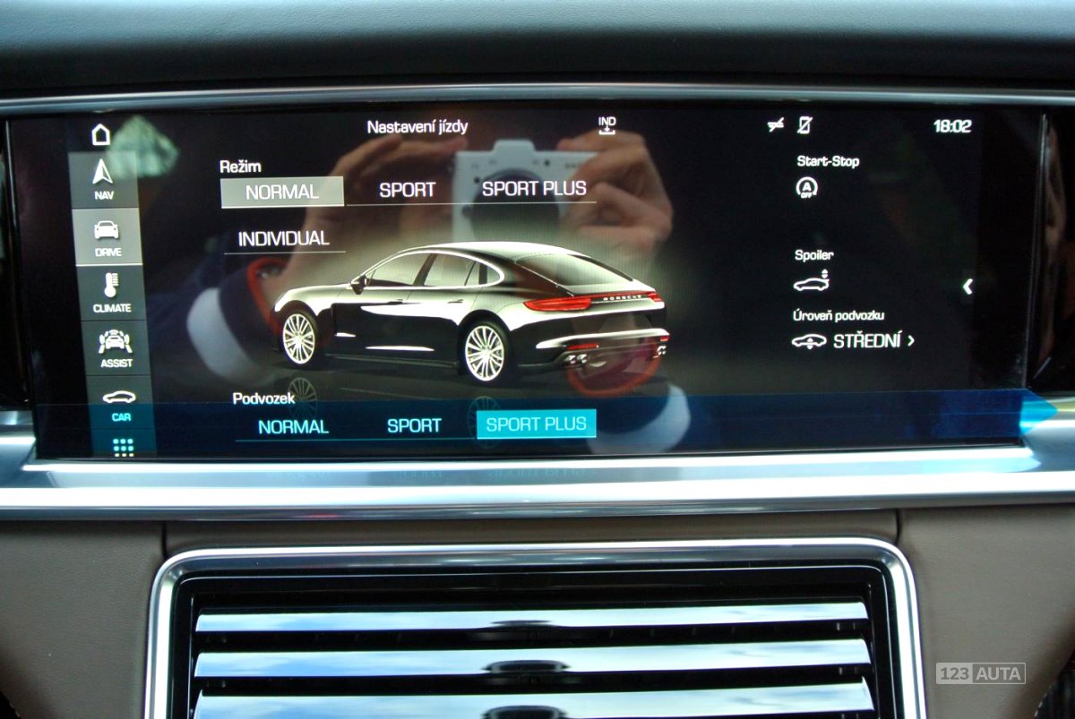 Porsche Panamera, 2017 - pohled č. 13