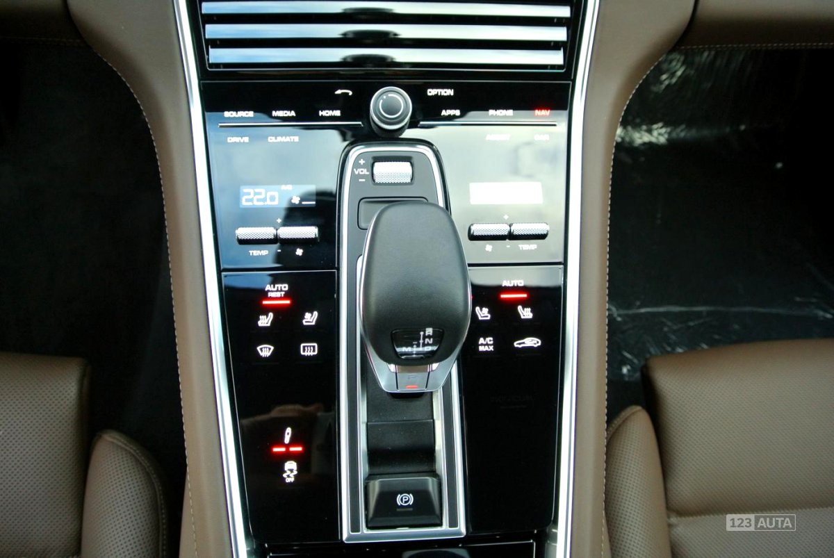 Porsche Panamera, 2017 - pohled č. 15