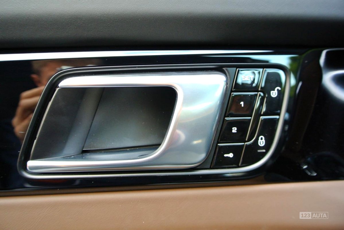 Porsche Panamera, 2017 - pohled č. 16