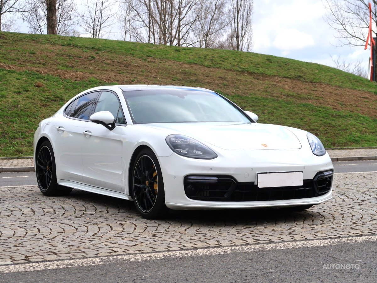 Porsche Panamera, 2017 - pohled č. 1