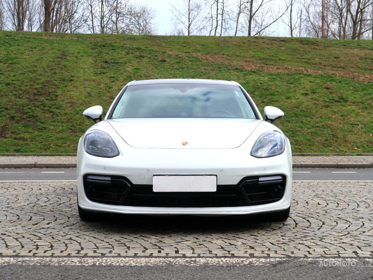 Porsche Panamera, 2017 - pohled č. 2
