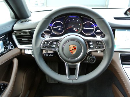 Porsche Panamera, 2017 - pohled č. 12