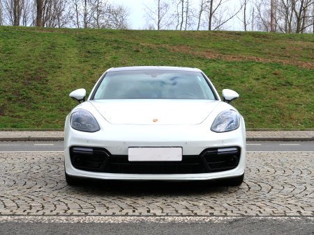 Porsche Panamera, 2017 - pohled č. 2