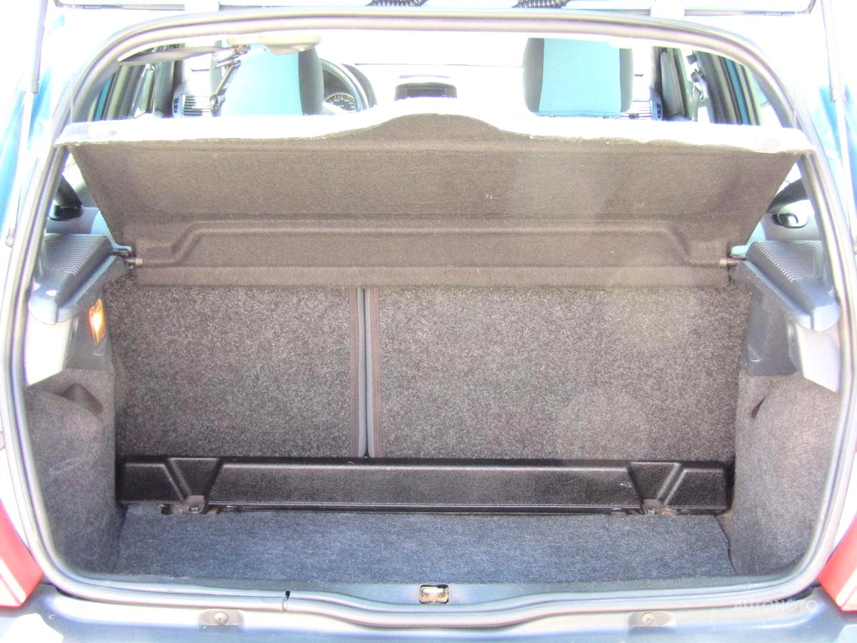 Renault Clio, 2002 - pohled č. 10