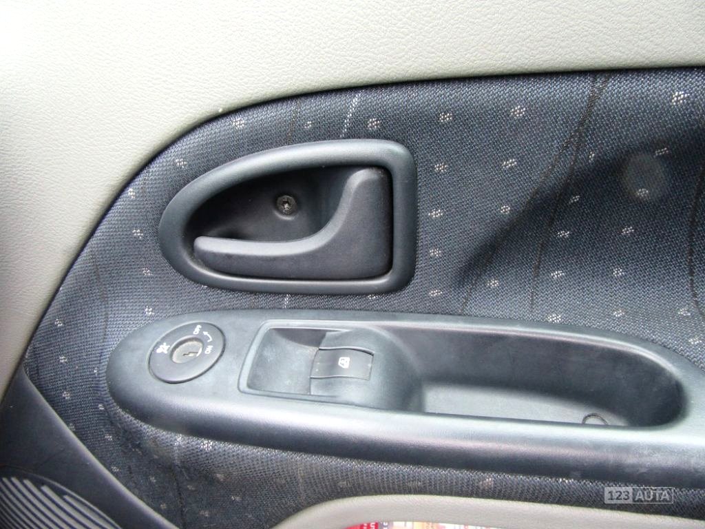 Renault Clio, 2002 - pohled č. 11