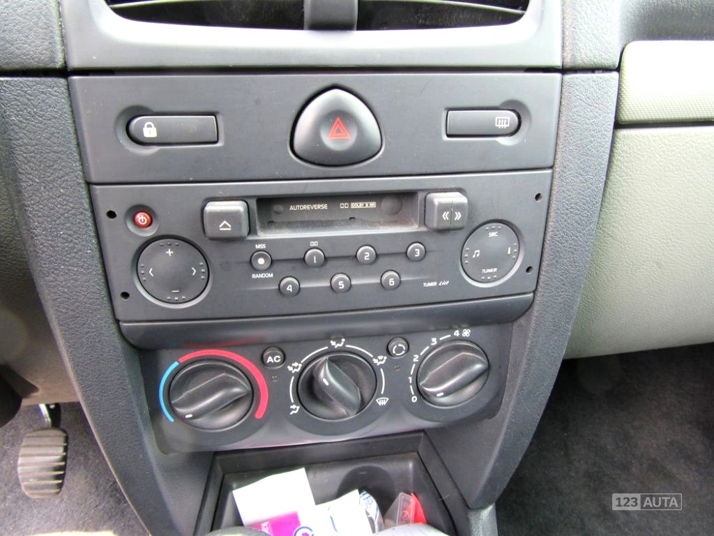 Renault Clio, 2002 - pohled č. 12