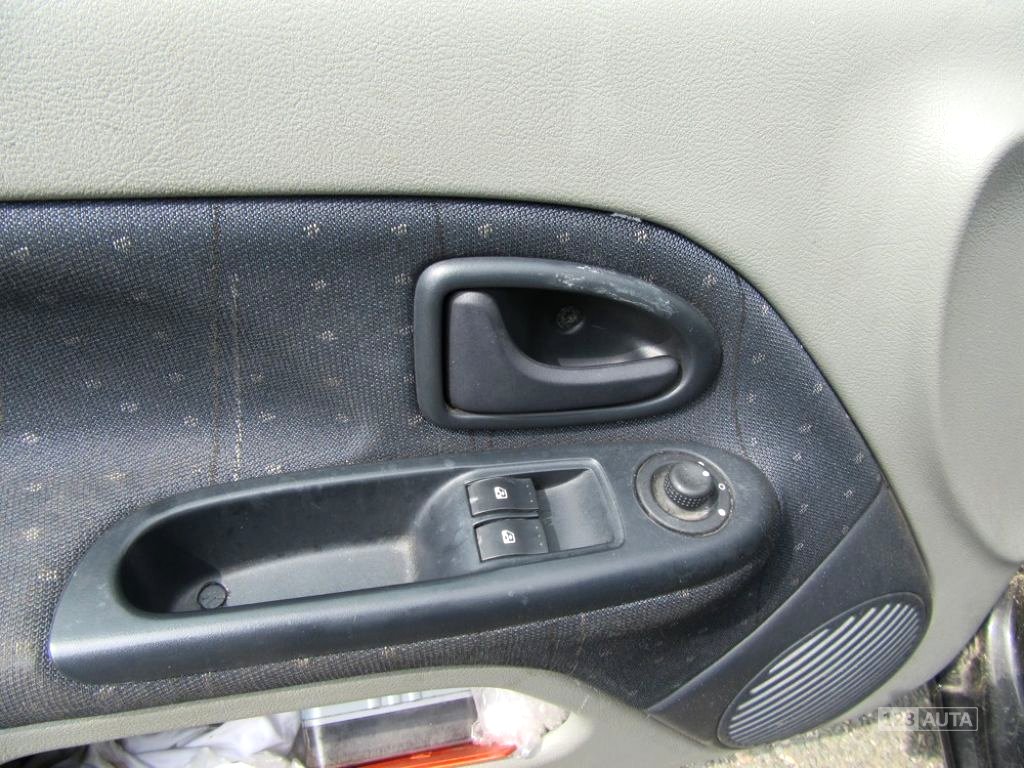 Renault Clio, 2002 - pohled č. 15